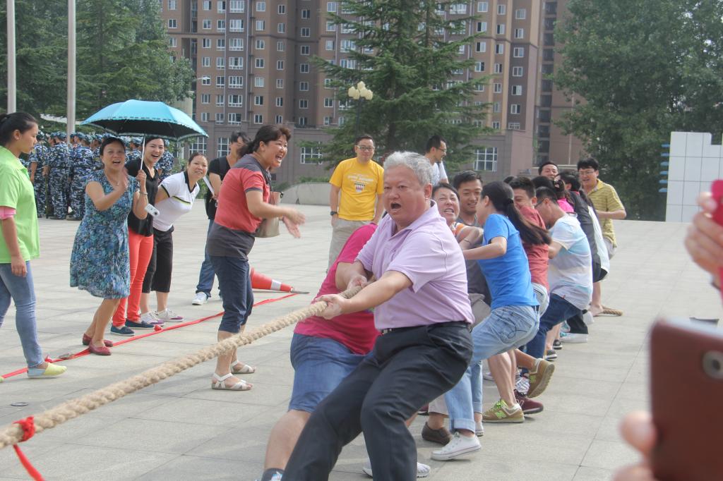 教师节拔河比赛